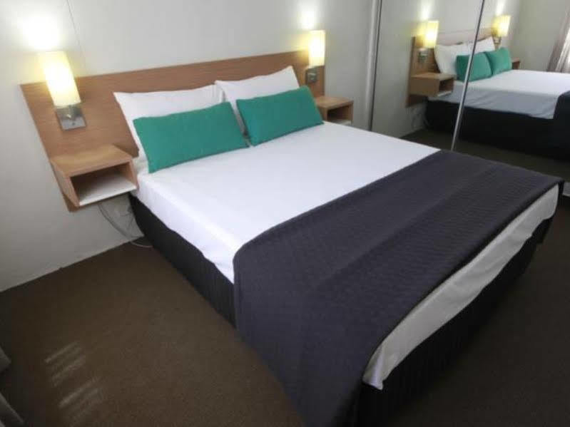 Darcy Arms Hotel Motel Голд-Кост Экстерьер фото